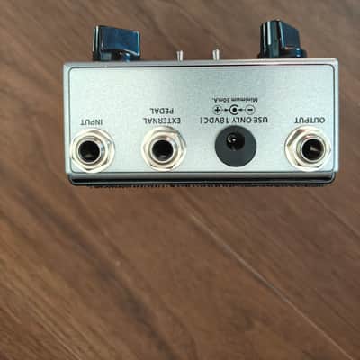 Fulltone CS-MDV MkII Custom Shop Mini Deja Vibe MkII 2010s - Silver image 4