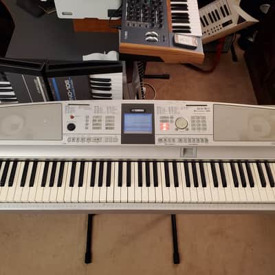 MUST SEE!!! YAMAHA DGX 305 SEMI-WEIGHTED 76-KEY DIGITAL PIANO IN AMAZING CONDITION! image 6