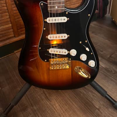 Squier Stratocaster Andertons Limited Edition – Gold Hardware (c. 2022), sunburst image 7