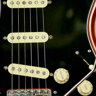 2023 Fender American Vintage II 1973 Stratocaster in Mocha + Original hardcase - Pre-owned image 3