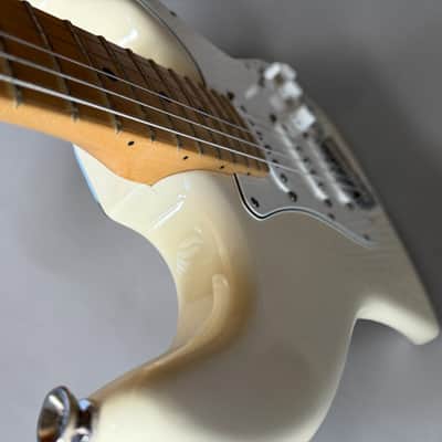 Fender American Standard Stratocaster with Maple Fretboard 2008 - Olympic White image 7