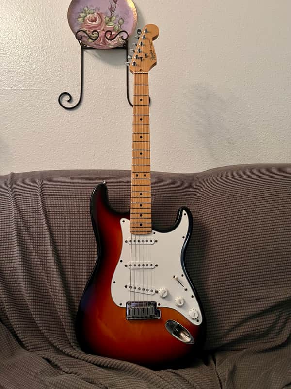 Fender American Standard Stratocaster with Maple Fretboard 1999- 3-Color Sunburst - Texas Specials