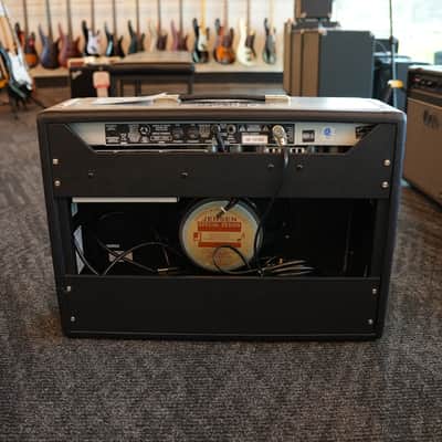 Fender '65 Deluxe Reverb Reissue 22-Watt 1x12" Guitar Combo  Black image 6