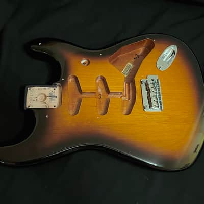 Fender Classic Series ‘60s Reissue Stratocaster Body – 2 Tone Sunburst image 2
