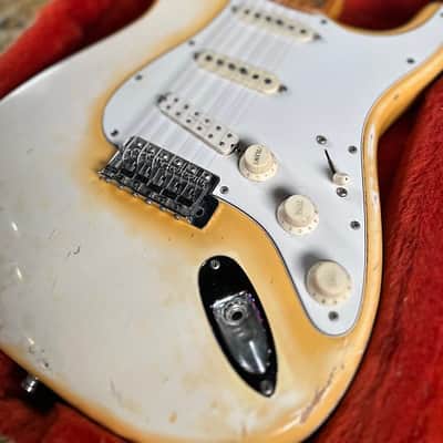 Fender Stratocaster with 3-Bolt Neck, Maple Fretboard 1971 - 1977 - Olympic White image 9