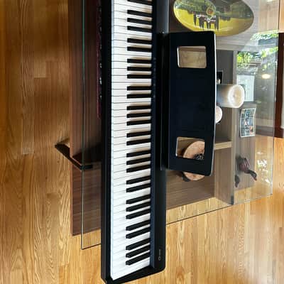 Roland FP-10 88-Key Digital Portable Piano Black Like New