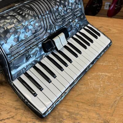 Enrico Roselli 34-Key 96-Button 2-Stop Accordion image 2