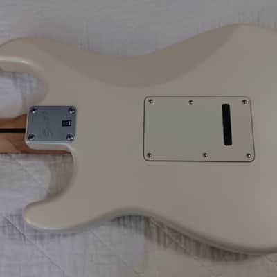 Squier Deluxe Stratocaster with Maple Fretboard & 2-Point Tremolo 2014 - Pearl White Metallic image 8