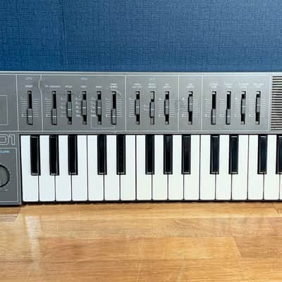 Yamaha CS01 Monophonic Synthesizer - Silver