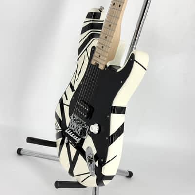 Immagine 2021 EVH Striped Series – Black & White - 13