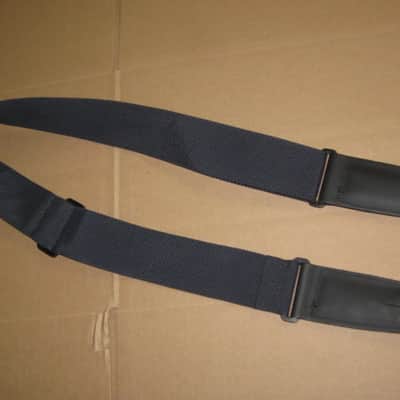 very lightly used Lock-It LIS-001-P2-BLK POLY PRO SERIES Black 2" guitar strap (2" wide, black polypropylene material, patented and brilliant Lock-It strap locking system, leather ends) straps, extend to an extra long 62" in max length image 4