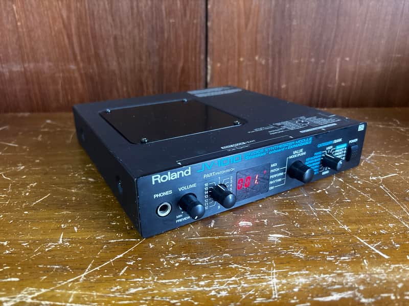 Roland JV-1010 64-Voice Synthesizer Module | Reverb Canada