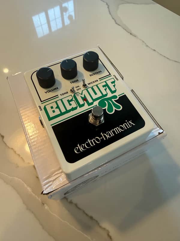 Electro-Harmonix Big Muff Pi with Tone Wicker Distortion / Sustainer