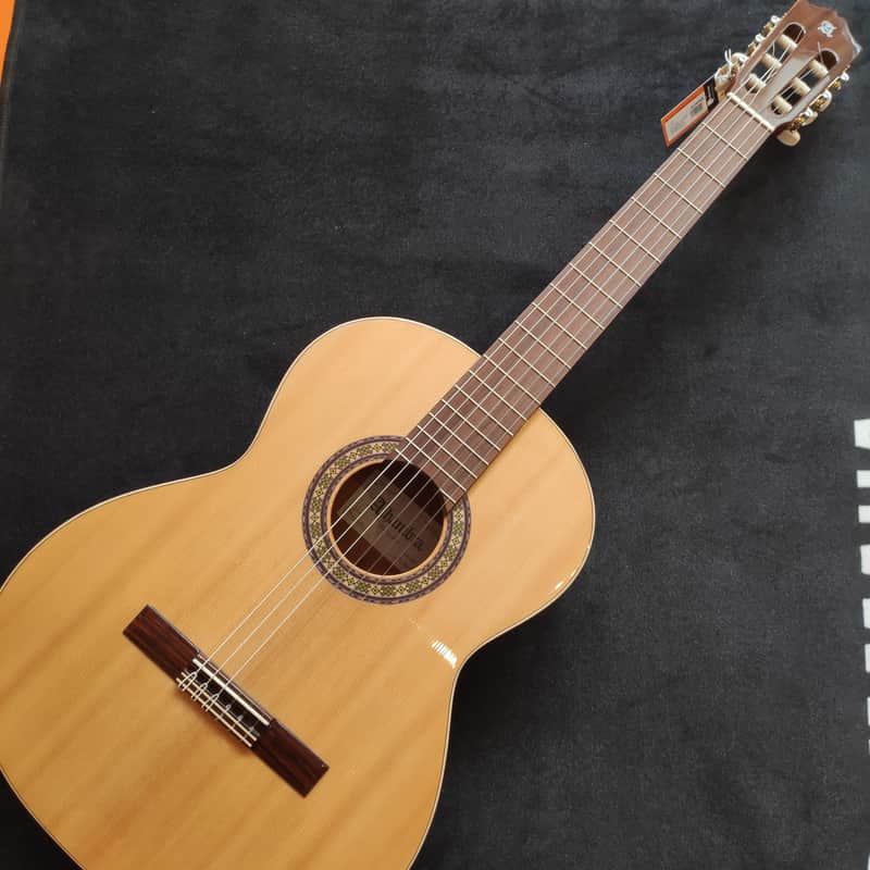 Alhambra 2 C Spruce top natural No case-No Gig Bag