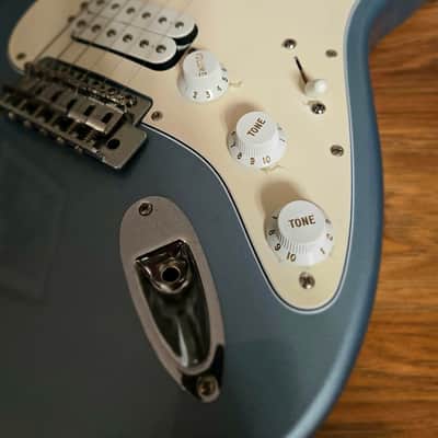 Fender Stratocaster MIM circa 2000 - Lake Placid Blue image 6