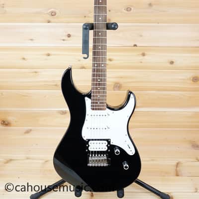 Yamaha PAC112V-BL Pacifica HSS with Rosewood Fretboard - Black image 9