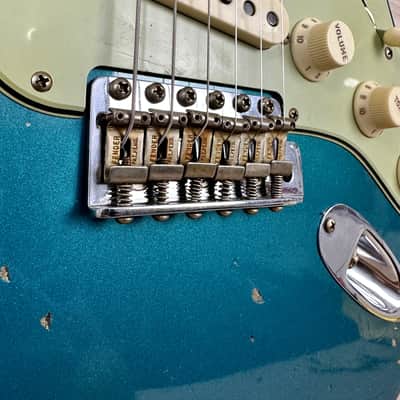 Fender Custom Shop 1961 Stratocaster Heavy Relic Aged Ocean Turquoise over 3-Color Sunburst image 13