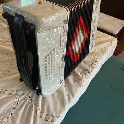 Rosetti Accordion 32 Bass - White Pearl image 6