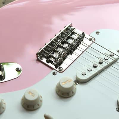SQUIER "LIMITED Classic Vibe™ '50s Stratocaster Hard Tail, Maple Fingerboard, Parchment Pickguard, Shell Pink" 3, 06 KG image 5