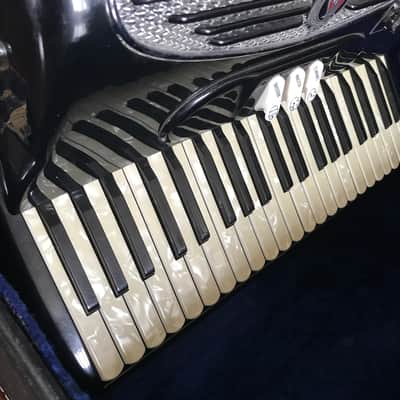 Giulietti Bassetti S2 37 Bass Accordion with Electronics RARE CLEAN image 4