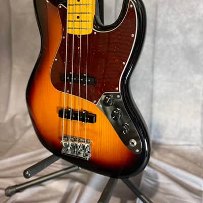 Fender American Professional II Jazz Bass 2023 - 3-Color Sunburst image 3