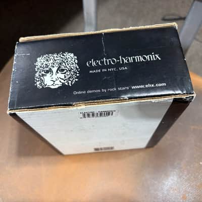 Electro-Harmonix Deluxe Memory Boy Tap Tempo Analog Delay 2010 - Present - Black / White / Red image 8