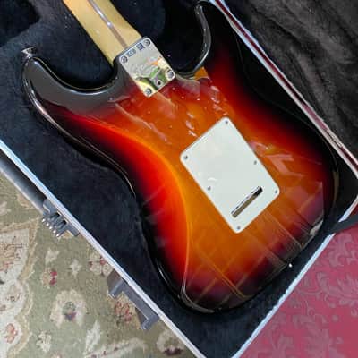 Fender American Standard Stratocaster Left-Handed with Maple Fretboard 2010- 3-Color Sunburst image 9