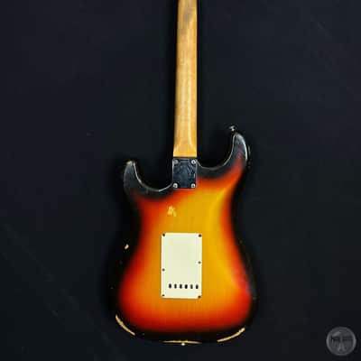 Fender Stratocaster from 1965 in sunburst finish image 2