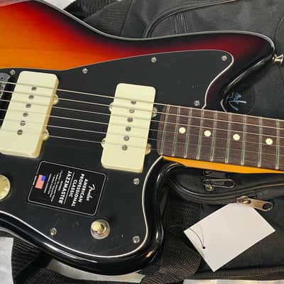 NEW! Fender American Professional Classic Jazzmaster - 3-Color Sunburst - 7.9lbs - Authorized Dealer - G05773 image 2