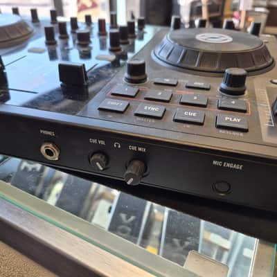 Native Instruments Traktor Kontrol S2 MK1 2- Channel DJ Controller image 2
