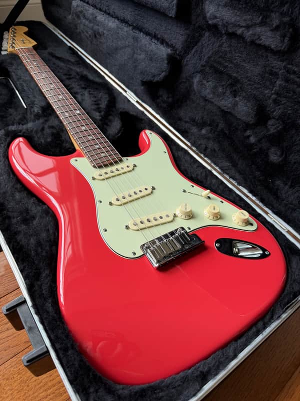 2011 Fender American Deluxe Stratocaster - Fiesta Red image 1