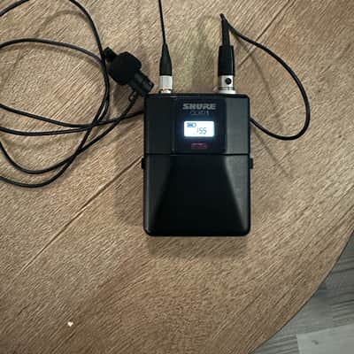 Shure QLXD1 Wireless Bodypack Transmitter with WL185 Lavalier Microphone image 3