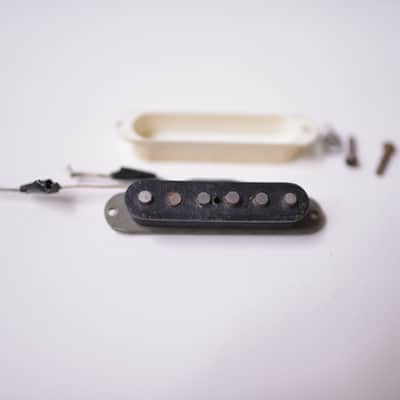 Immagine 1971 Fender 4-Bolt Stratocaster Gray-Bottom Staggered-Pole Bridge PICKUP Original White Cover 5.754k 1970's Vintage Strat Guitar 1969 - 7