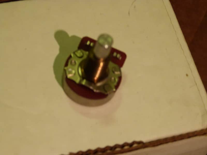 CTS 250K 350K branded Pot 1978 solid shaft NOS 500? K pot 1978 image 1