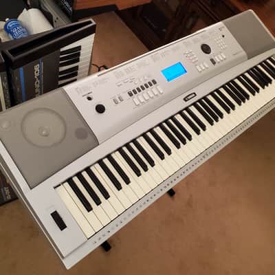 MUST SEE!!! YAMAHA DGX 220 SEMI-WEIGHTED 76-KEY DIGITAL PIANO IN AMAZING CONDITION! image 10