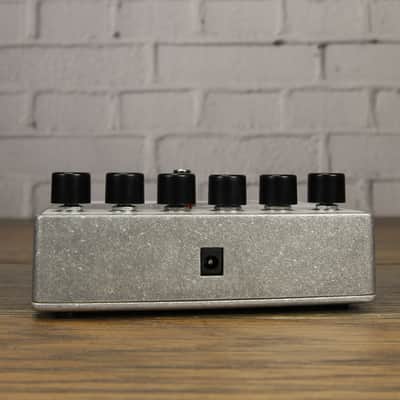 Electro-Harmonix White Finger Compressor Pedal image 4
