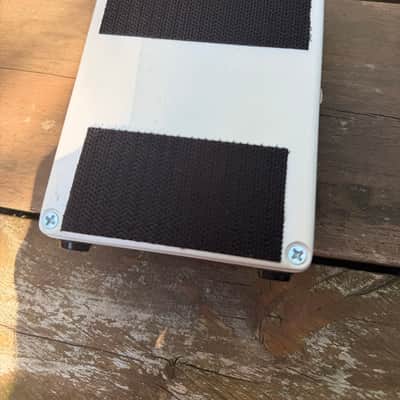 Electro-Harmonix Big Muff Pi with Tone Wicker Distortion / Sustainer 2008 - Present - White / Black / Green image 5