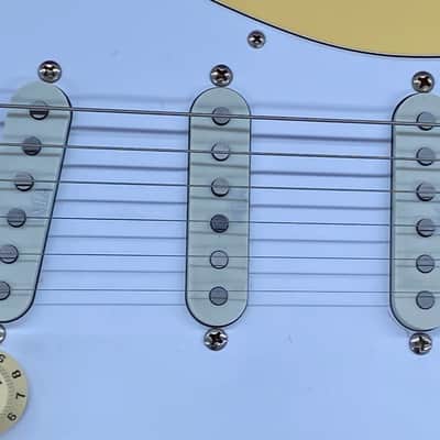 Fender Yngwie Malmsteen Stratocaster with Scalloped Rosewood Fingerboard 2017 - Vintage White image 5