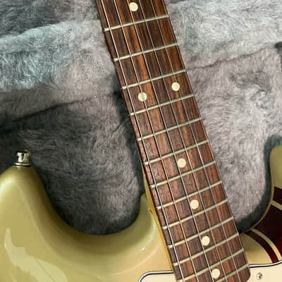 Video! Fender John Mayer Signature Stratocaster - Shoreline Gold w/ Maroon Racing Stripe image 6