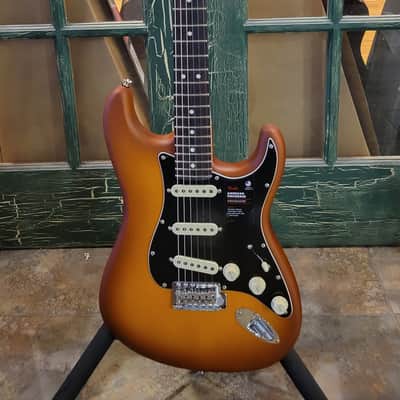 Fender Limited-Edition American Performer Stratocaster Spruce Satin Honey Burst w Deluxe Gig Bag image 23