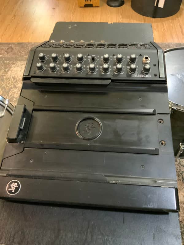 Mackie DL1608 16-Channel Wireless Digital Mixer with Lightning