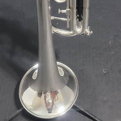 Getzen Eterna 900 Severinsen Model Trumpet,2 mouthpieces ,2 mutes and Original case 1968-1970 - Silver plated image 14