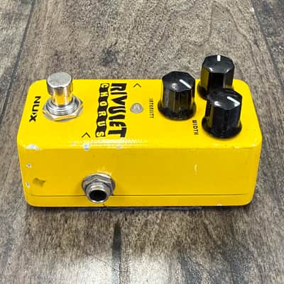 NuX NCH-2 Rivulet Chorus 2010s - Yellow Effects Pedal image 4