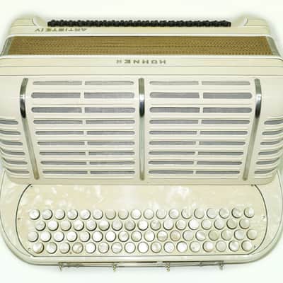Vintage HOHNER ARTISTE IV, 4 Rows Button Accordion B Griff, made in Germany, Rare Original Akkordeon, New Straps, Rich and Powerful Sound, 2560 image 6