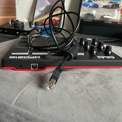 Akai MPD218 2015 - Present - Black image 3
