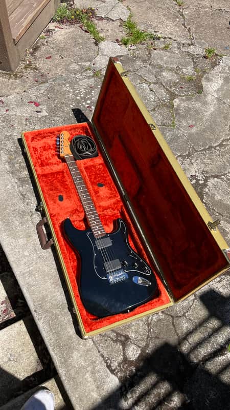 Fender Player Stratocaster with Pau Ferro Fretboard 2018 - 2024 - Black image 1