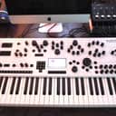 MODAL ELECTRONICS 002 12-Voice Analogue-Digital Hybrid Synthesizer