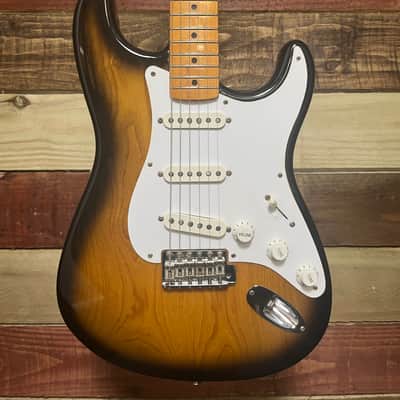 Fender Limited Edition 40th Anniversary 1954 Reissue Stratocaster with Maple Fretboard 1994 - 2-Color Sunburst image 2