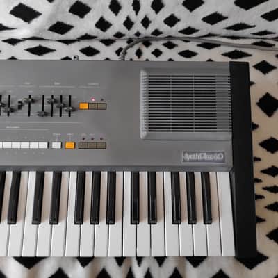 Roland HS-60 61-Key Programmable Polyphonic Synthesizer for sale image 5
