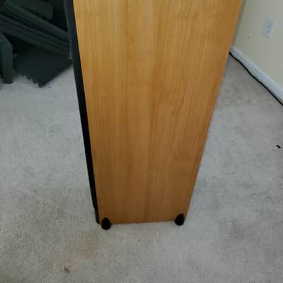 Pair of Paradigm Monitor 11 v5 floor tower speakers Maple/Natural color image 4
